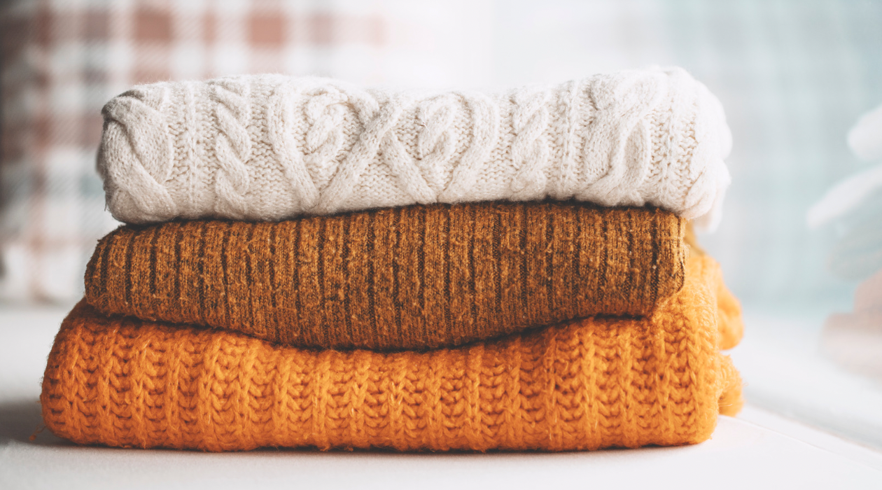 8 Cozy Sweaters to Wear to Thanksgiving Dinner